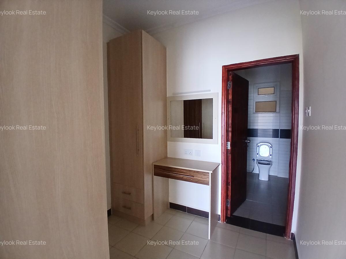 2 Bed Apartment with En Suite at Lavington - 5