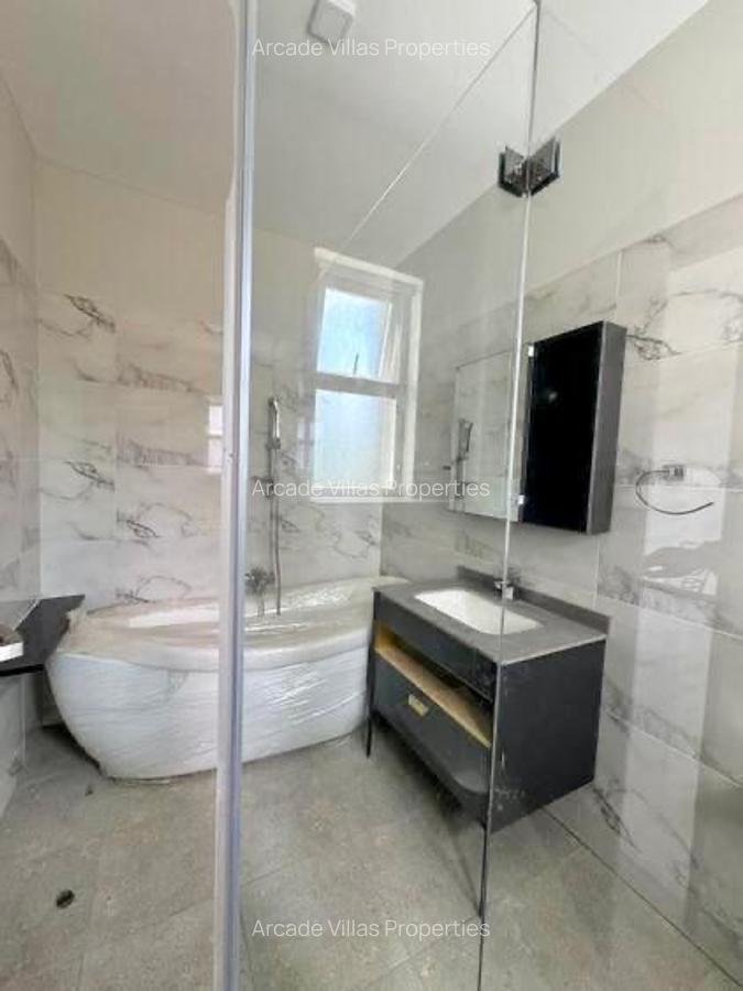 3 Bed Apartment with En Suite in Riverside - 10