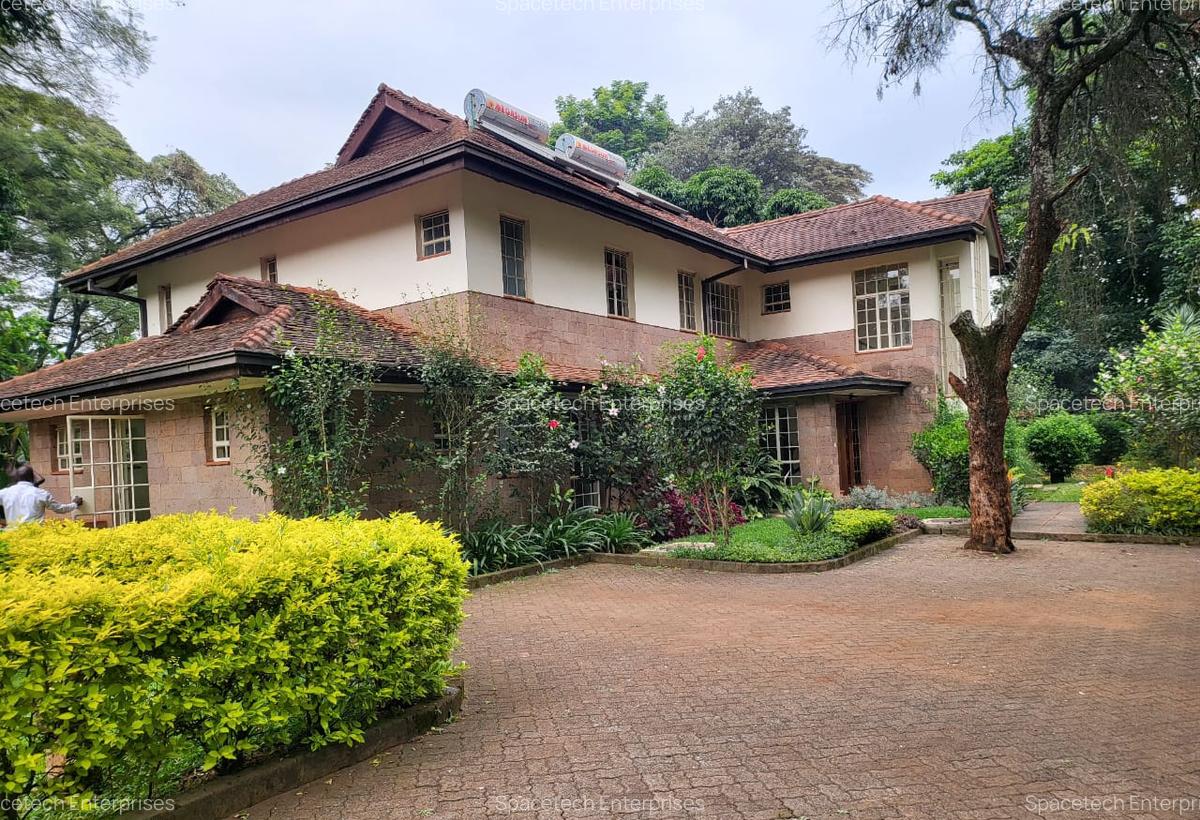 5 Bed House with En Suite in Rosslyn - 3