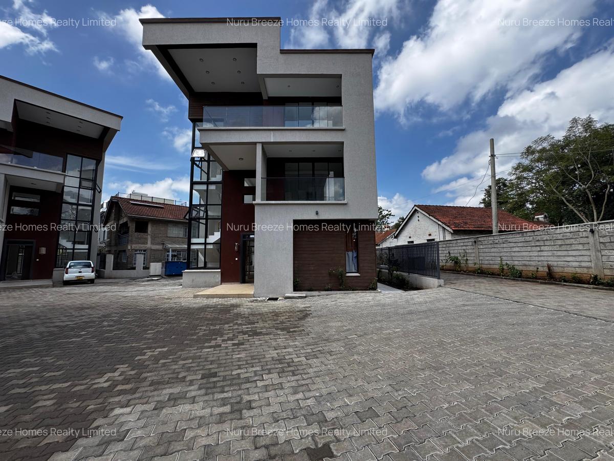 5 Bed Townhouse with En Suite in Lavington - 18