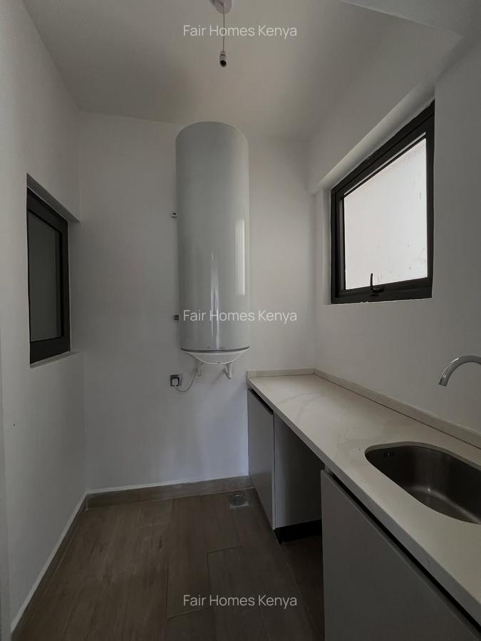 3 Bed Apartment with En Suite at Riverside Drive - 17