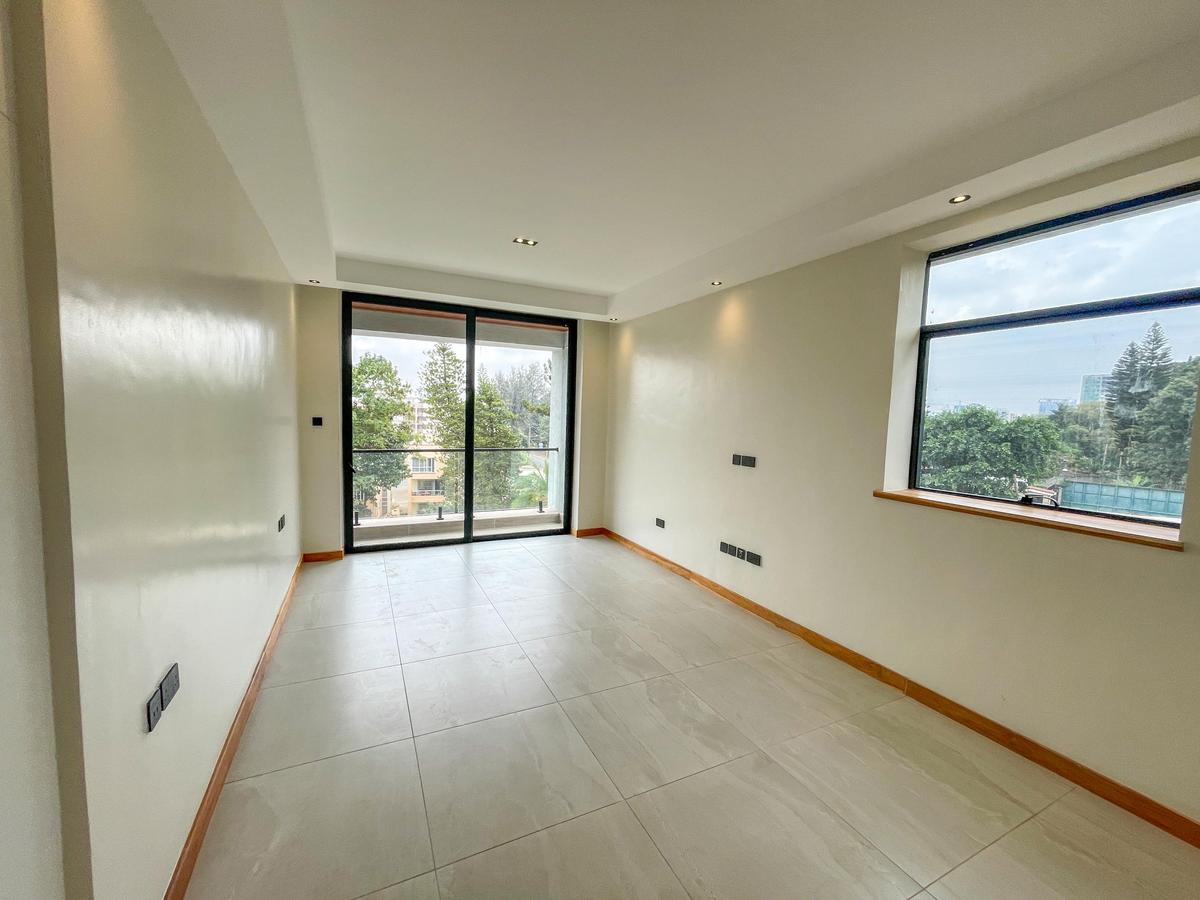 4 Bed Apartment with En Suite in Spring Valley - 10