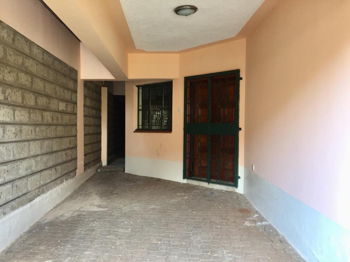 5 Bed House with En Suite in Lavington - 4