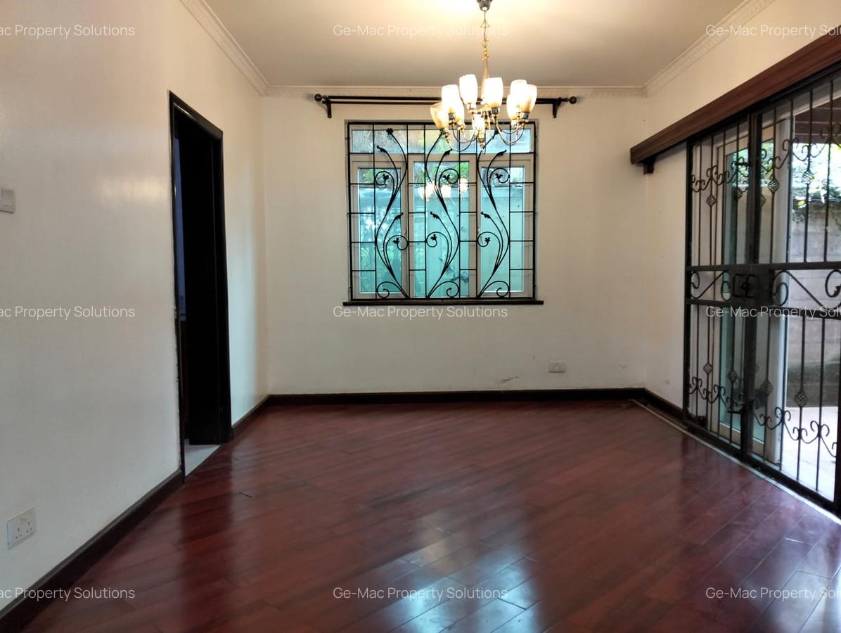 5 Bed House with En Suite in Lavington - 20