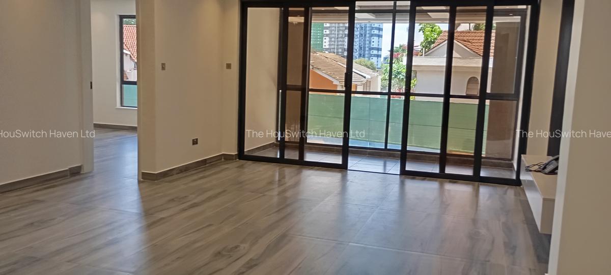 1 Bed Apartment with En Suite in Brookside - 1