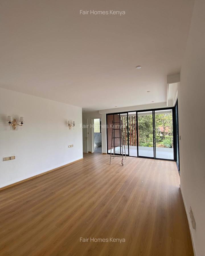 5 Bed Townhouse with En Suite at Lavington Green - 4