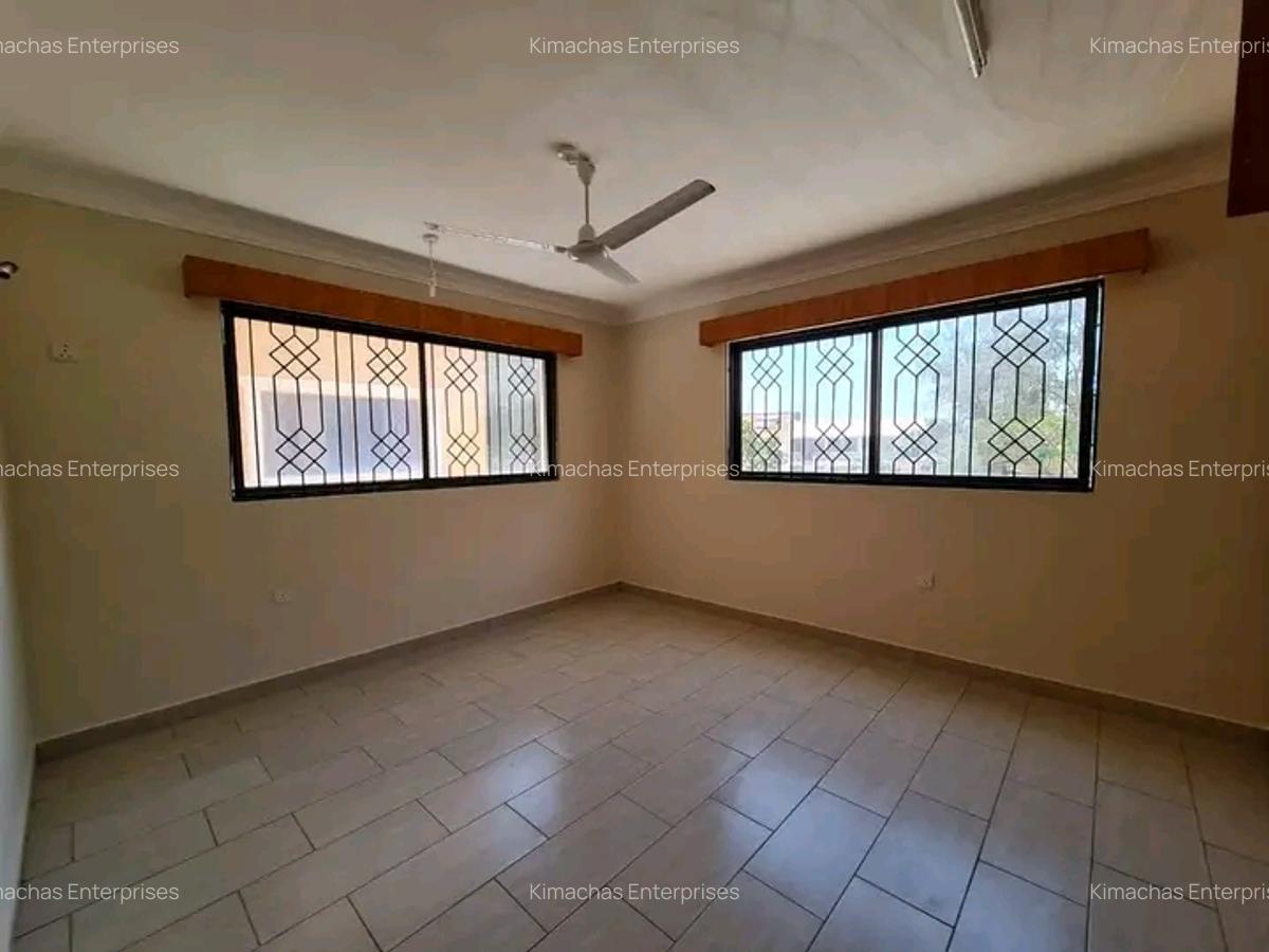 3 Bed Apartment with En Suite at Moyne Drive - 11
