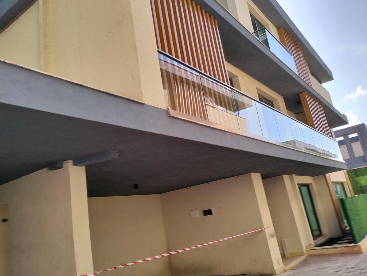 5 Bed Townhouse with En Suite in Lavington - 1