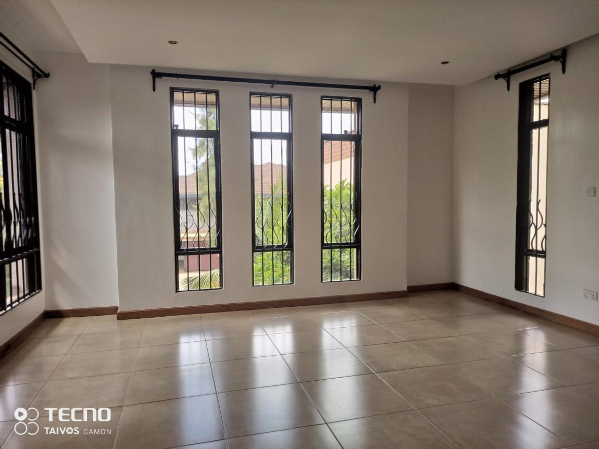 4 Bed Townhouse with En Suite in Runda - 12