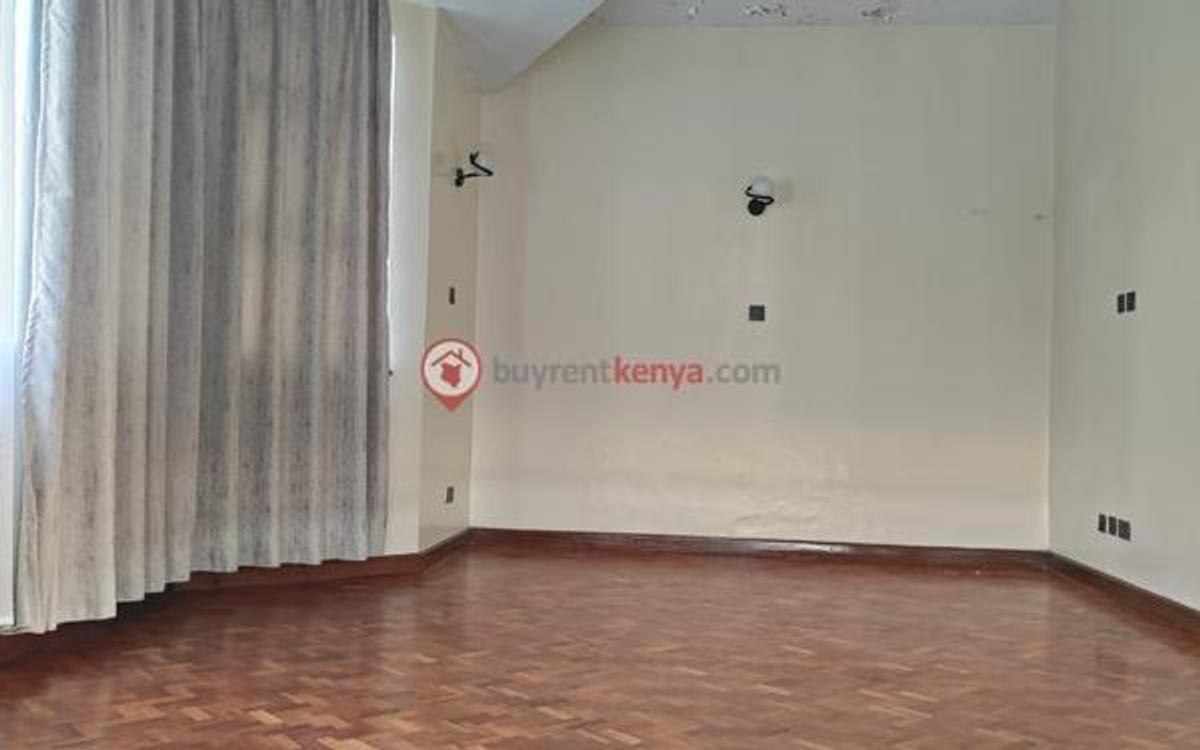 6 Bed Townhouse with En Suite at Lavington - 11