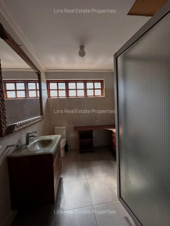 4 Bed House with En Suite in Runda - 13