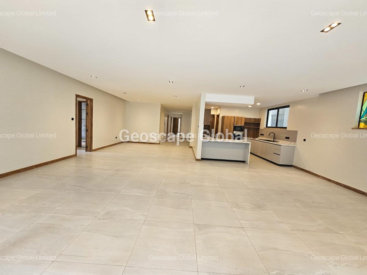 4 Bed Apartment with En Suite in Spring Valley - 13