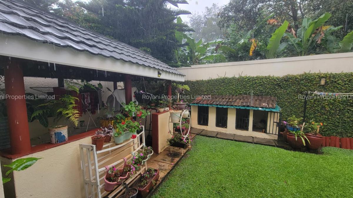 5 Bed House with En Suite in Lavington - 18