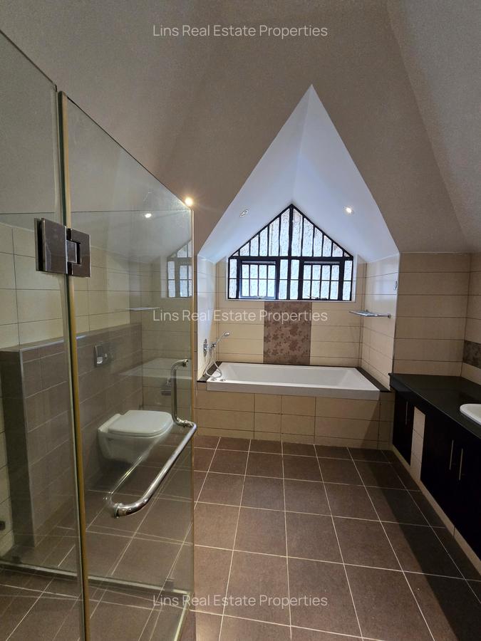 5 Bed Townhouse with En Suite in Lavington - 20