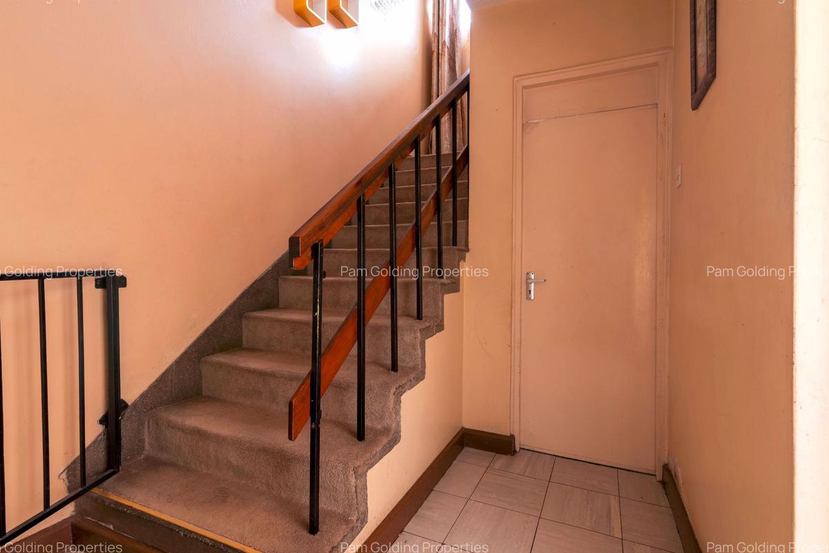4 Bed Townhouse with En Suite at Kapiti Road - 11