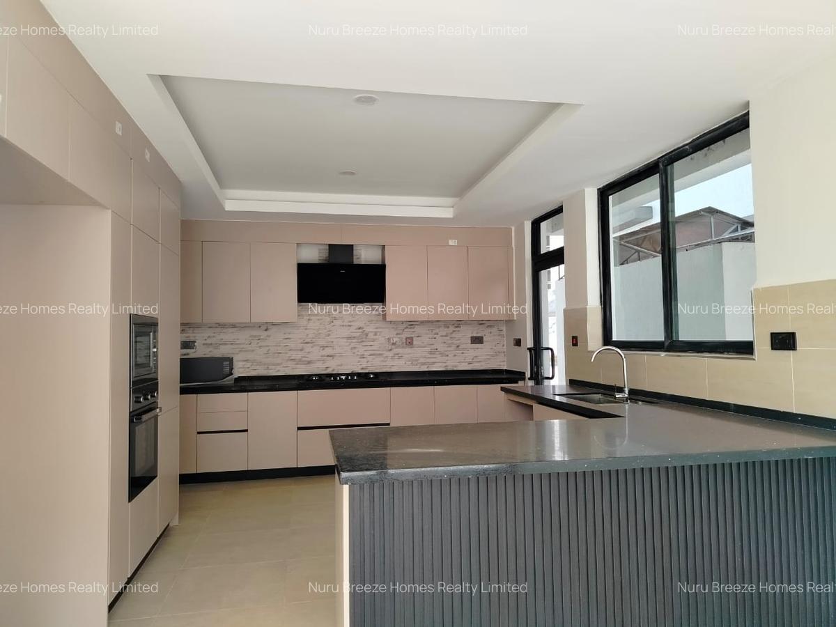 4 Bed Townhouse with En Suite in Lavington - 16