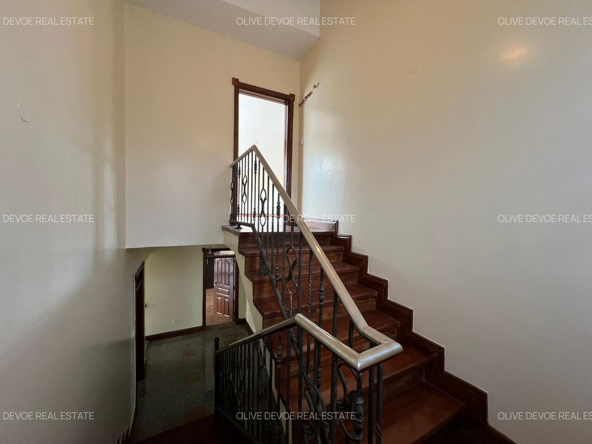 5 Bed Townhouse with En Suite in Westlands Area - 14