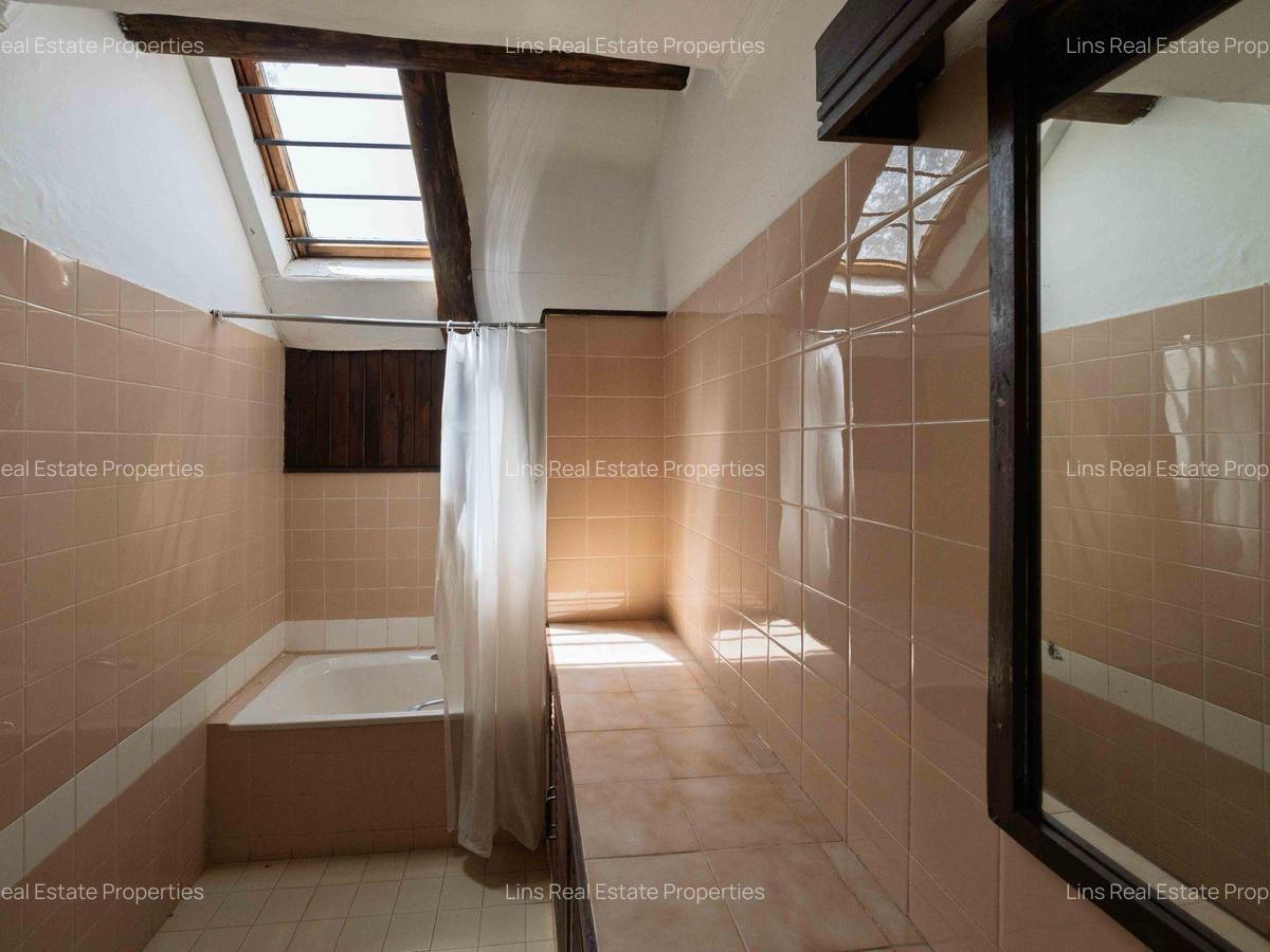 3 Bed House with En Suite in Nyari - 7