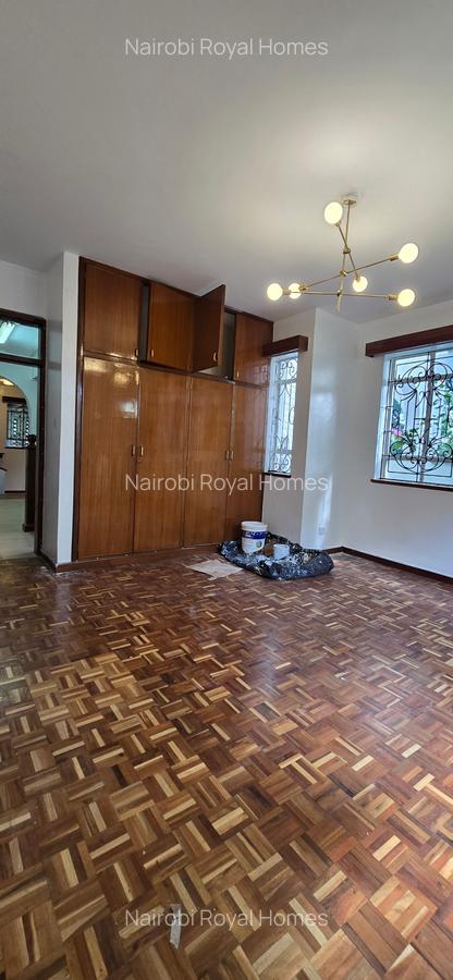 5 Bed House with En Suite at Redhil Close - 9