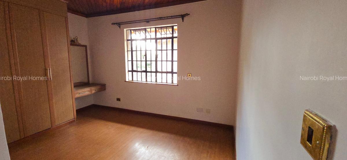 5 Bed Townhouse with En Suite at Lavington Green - 17