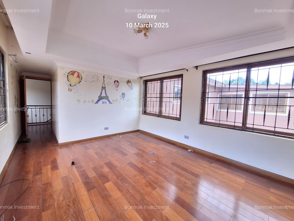 5 Bed Townhouse with En Suite at Lavington Green - 16