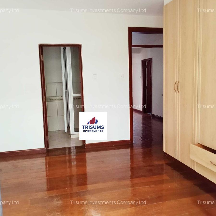 5 Bed Townhouse with En Suite at Grevellea Grove - 11