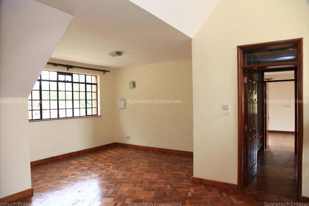 4 Bed Townhouse with En Suite in Lavington - 12