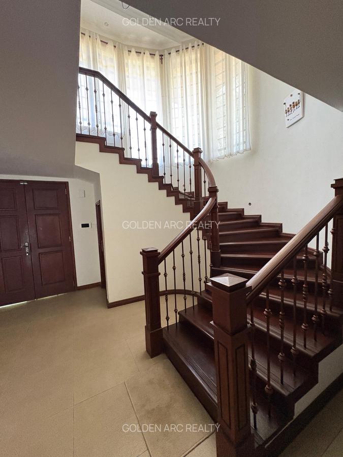 5 Bed Townhouse with En Suite in Karen - 4