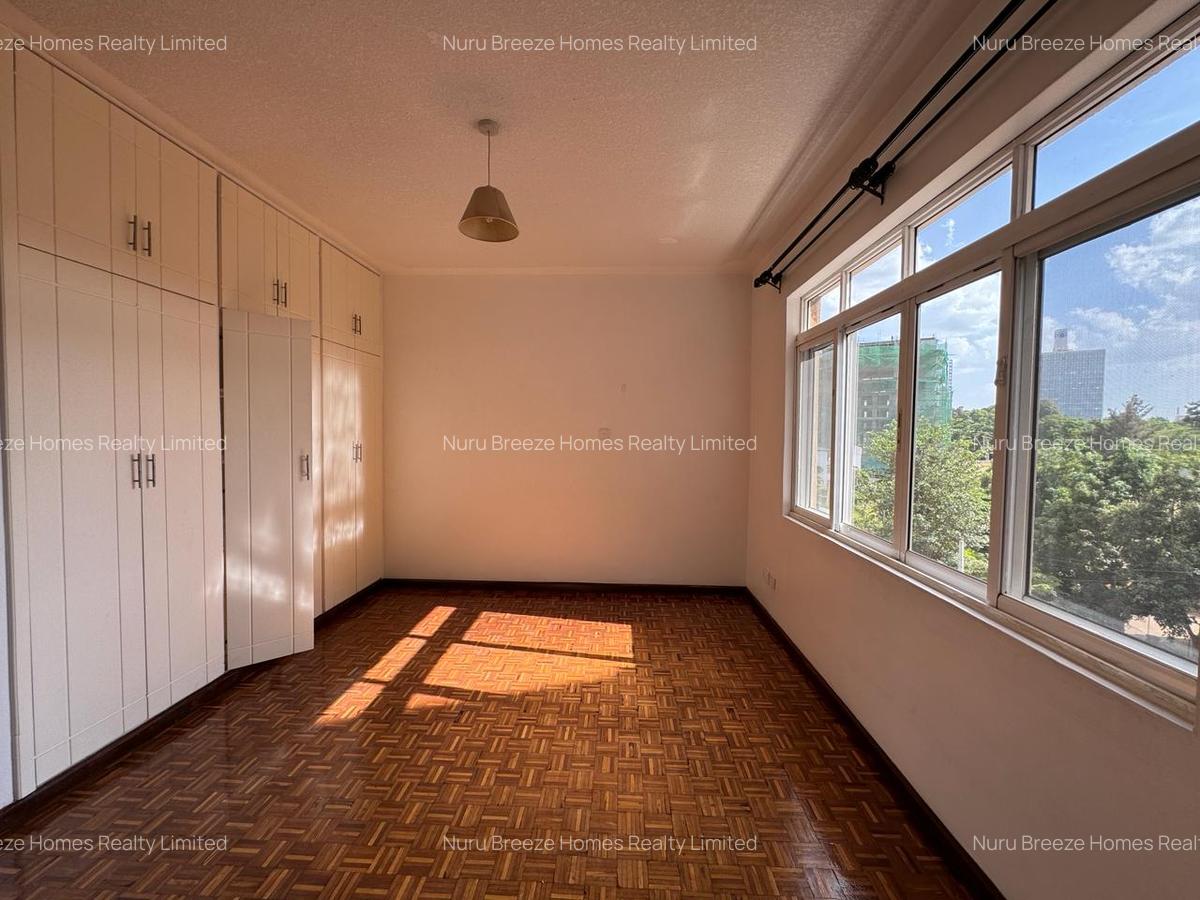 3 Bed Apartment with En Suite in Brookside - 15