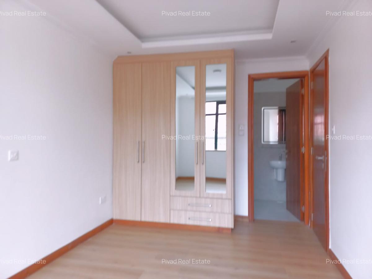 4 Bed Townhouse with Garden in Membley - 7