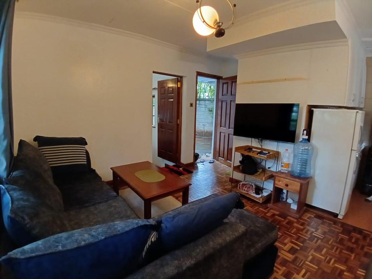 1 Bed House with En Suite in Lavington - 2