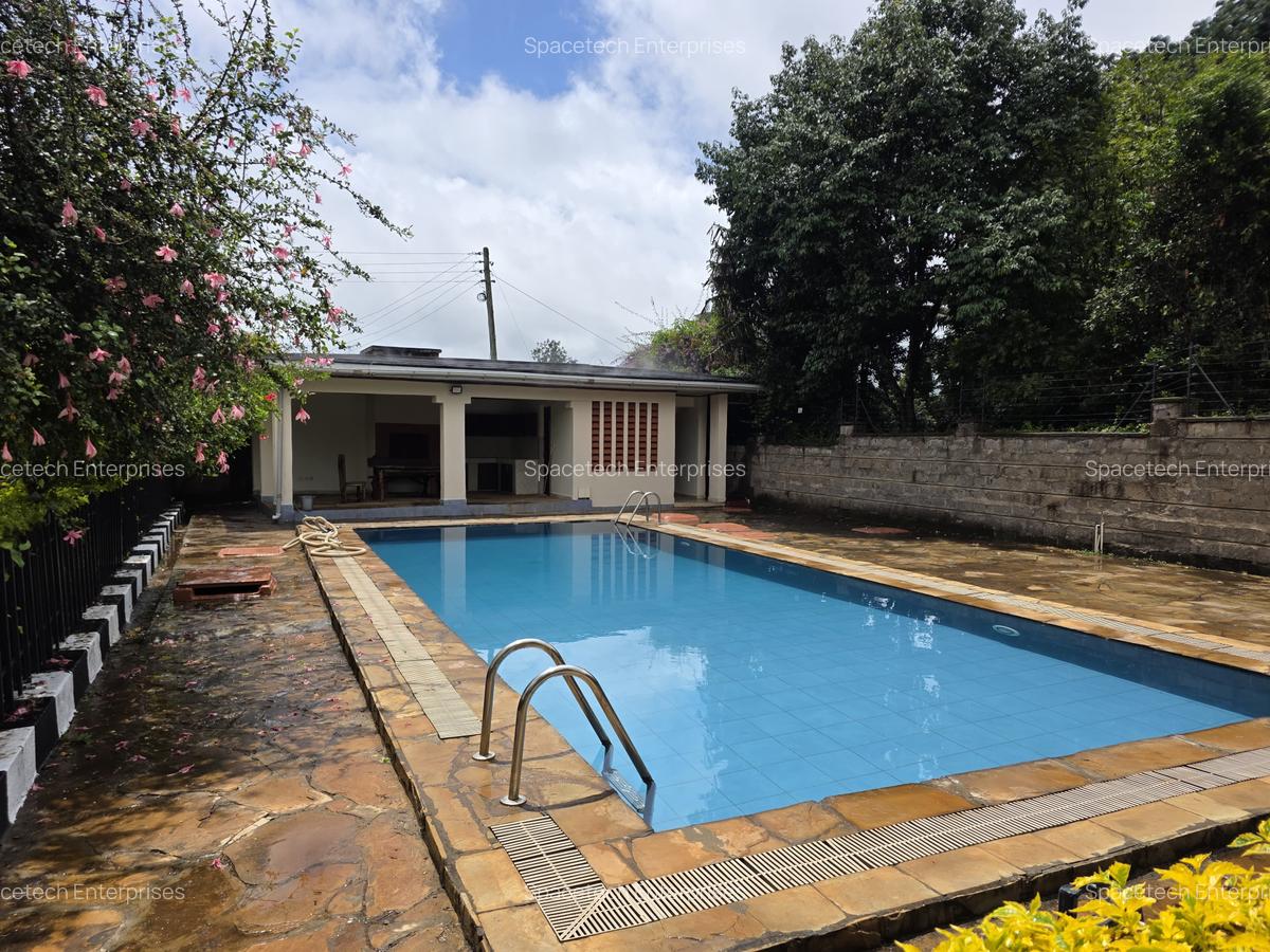 6 Bed House with En Suite in Runda - 4