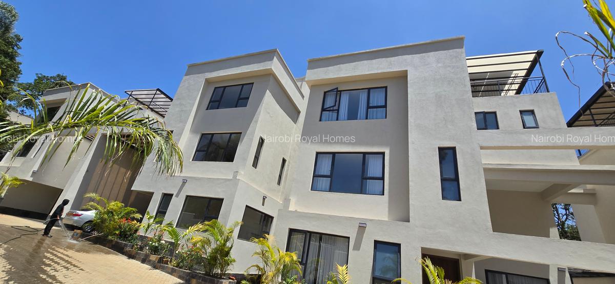5 Bed Townhouse with En Suite at Lavington Green - 2