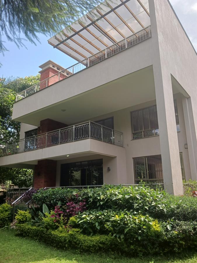 5 Bed Villa with En Suite at Lavington - 2