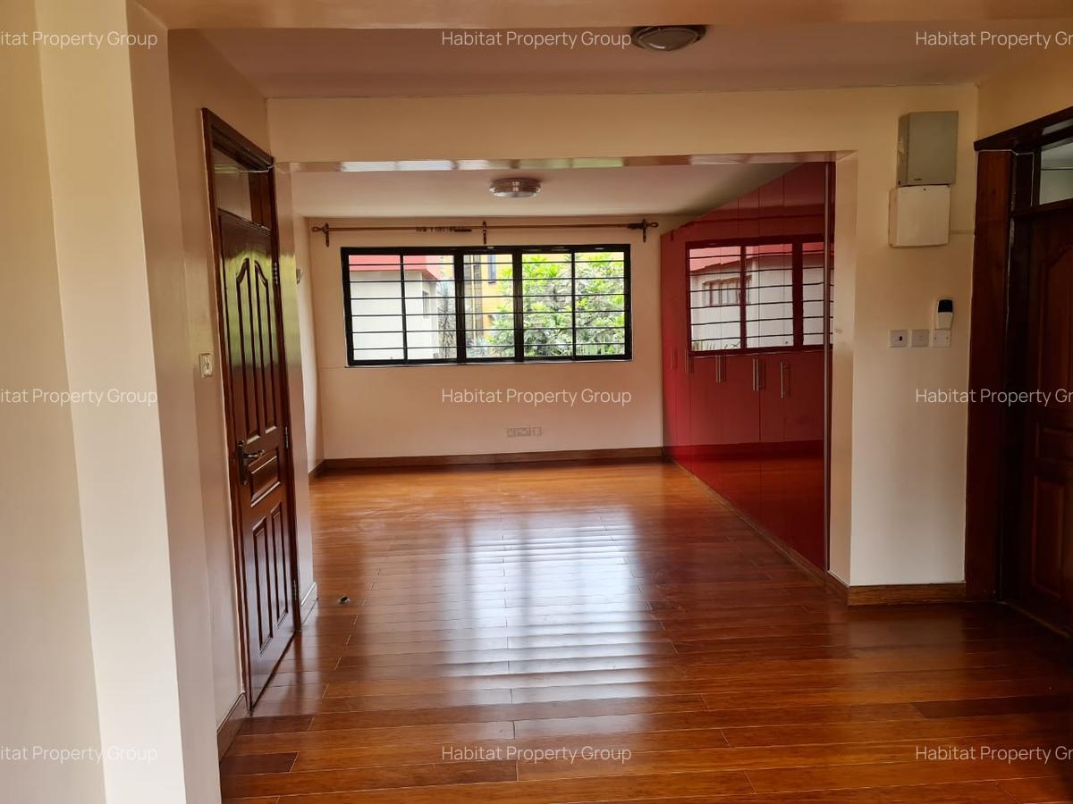 5 Bed Townhouse with En Suite at Convent Road - 12