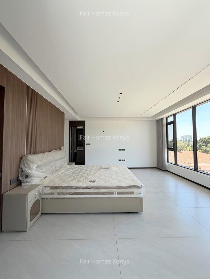 5 Bed Townhouse with En Suite at Lavington Green - 8