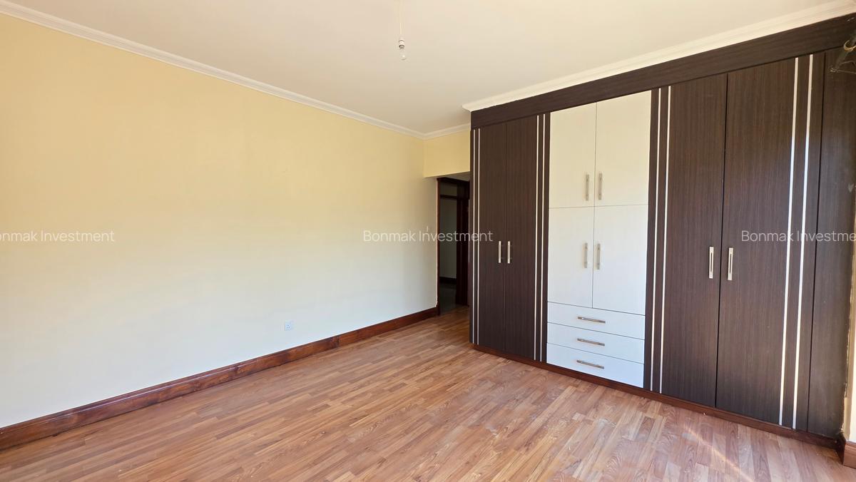 4 Bed Townhouse with En Suite at Greavelia Grove - 14