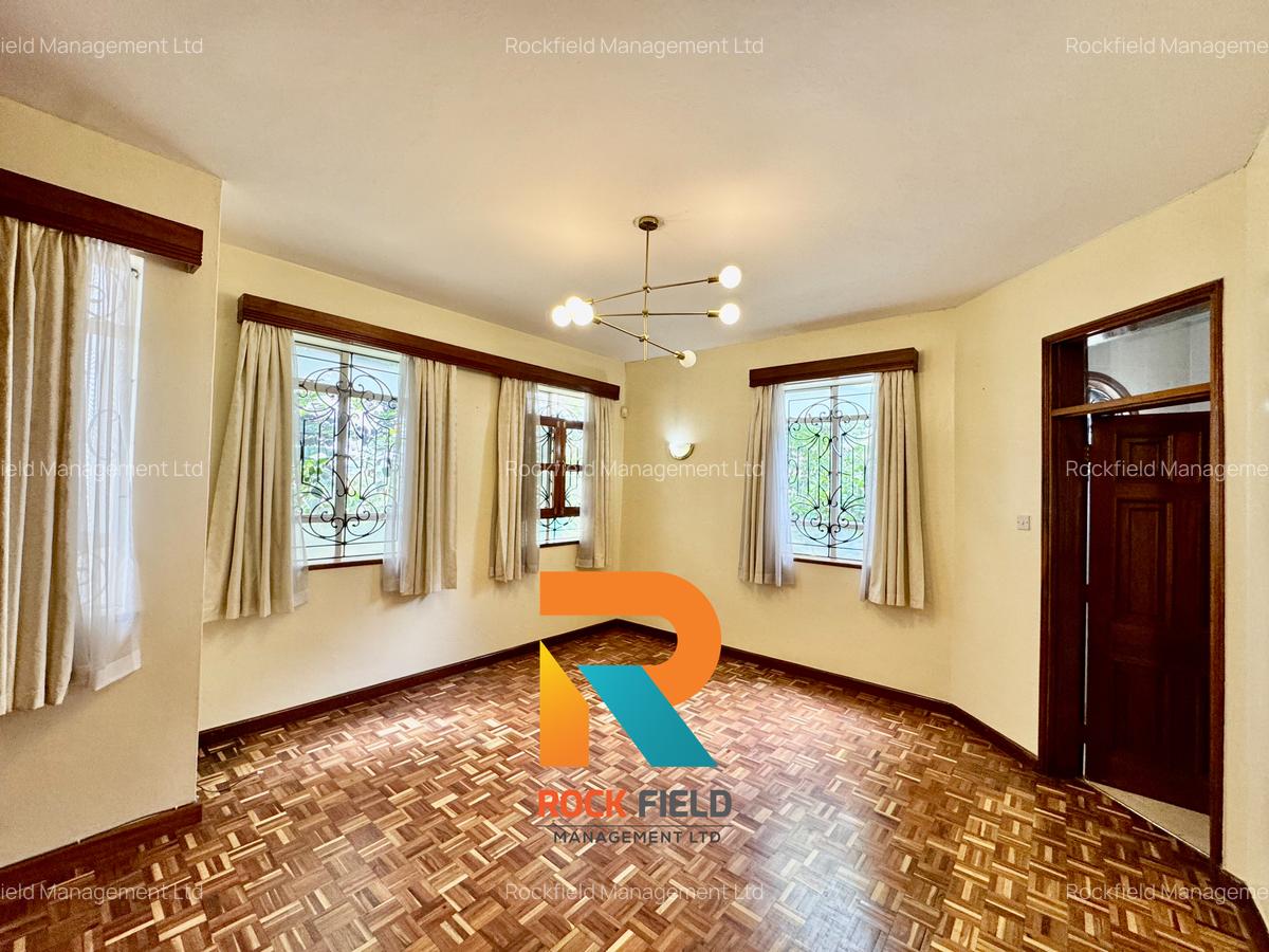 5 Bed House with En Suite in Parklands - 7