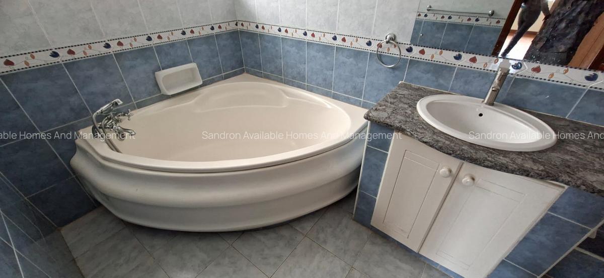 4 Bed Villa with En Suite in Westlands Area - 10