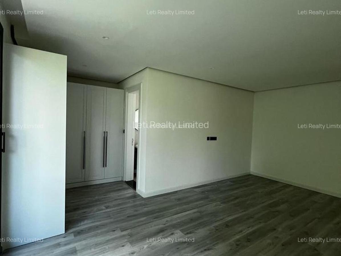 5 Bed Townhouse with En Suite in Lavington - 10