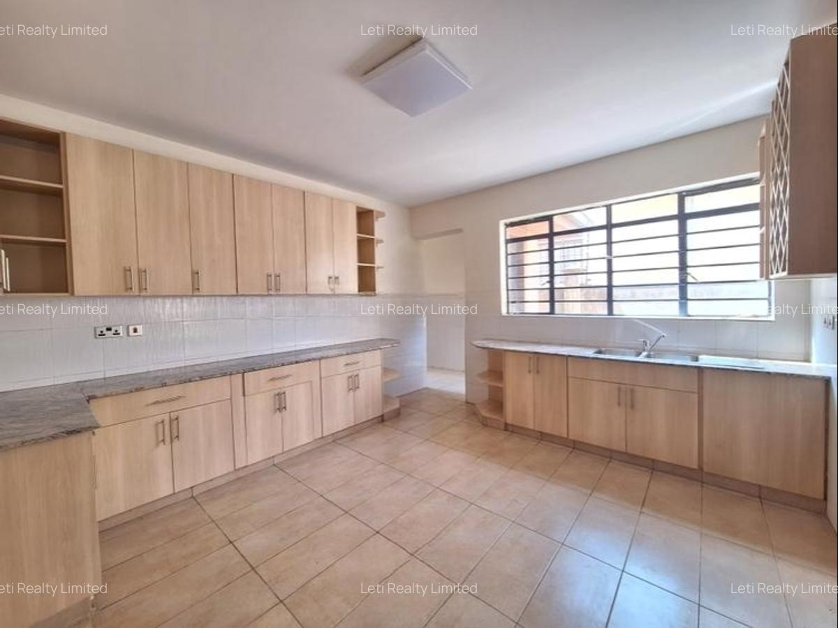 5 Bed Townhouse with En Suite in Lavington - 5