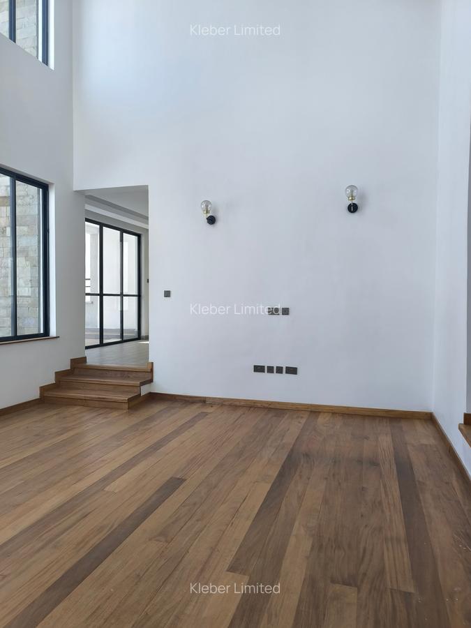 5 Bed Villa with En Suite in Lavington - 5