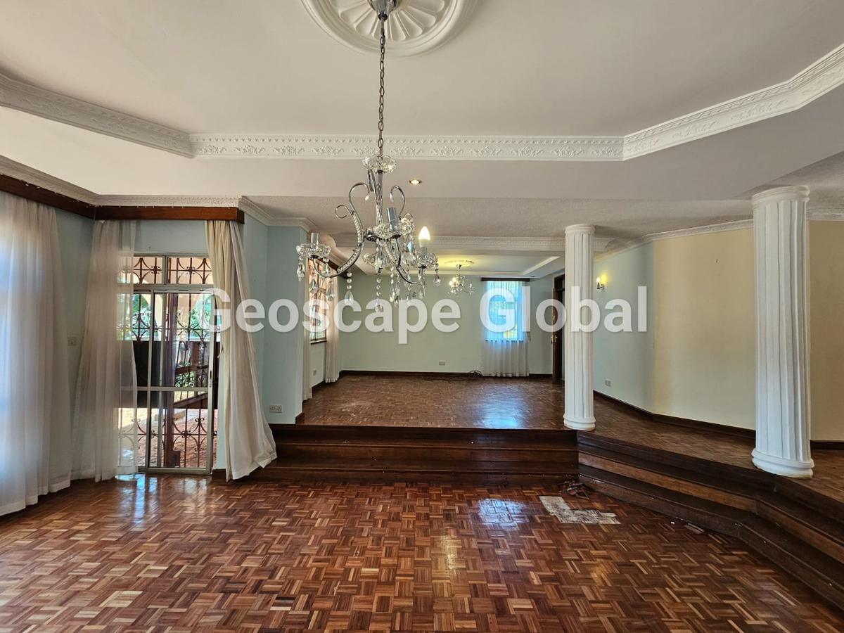5 Bed House with En Suite in Runda - 2