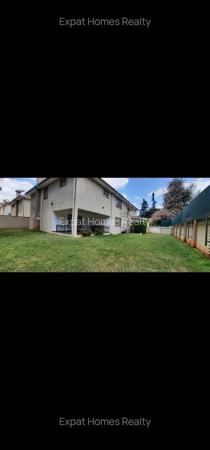 4 Bed House with En Suite in Lavington - 2