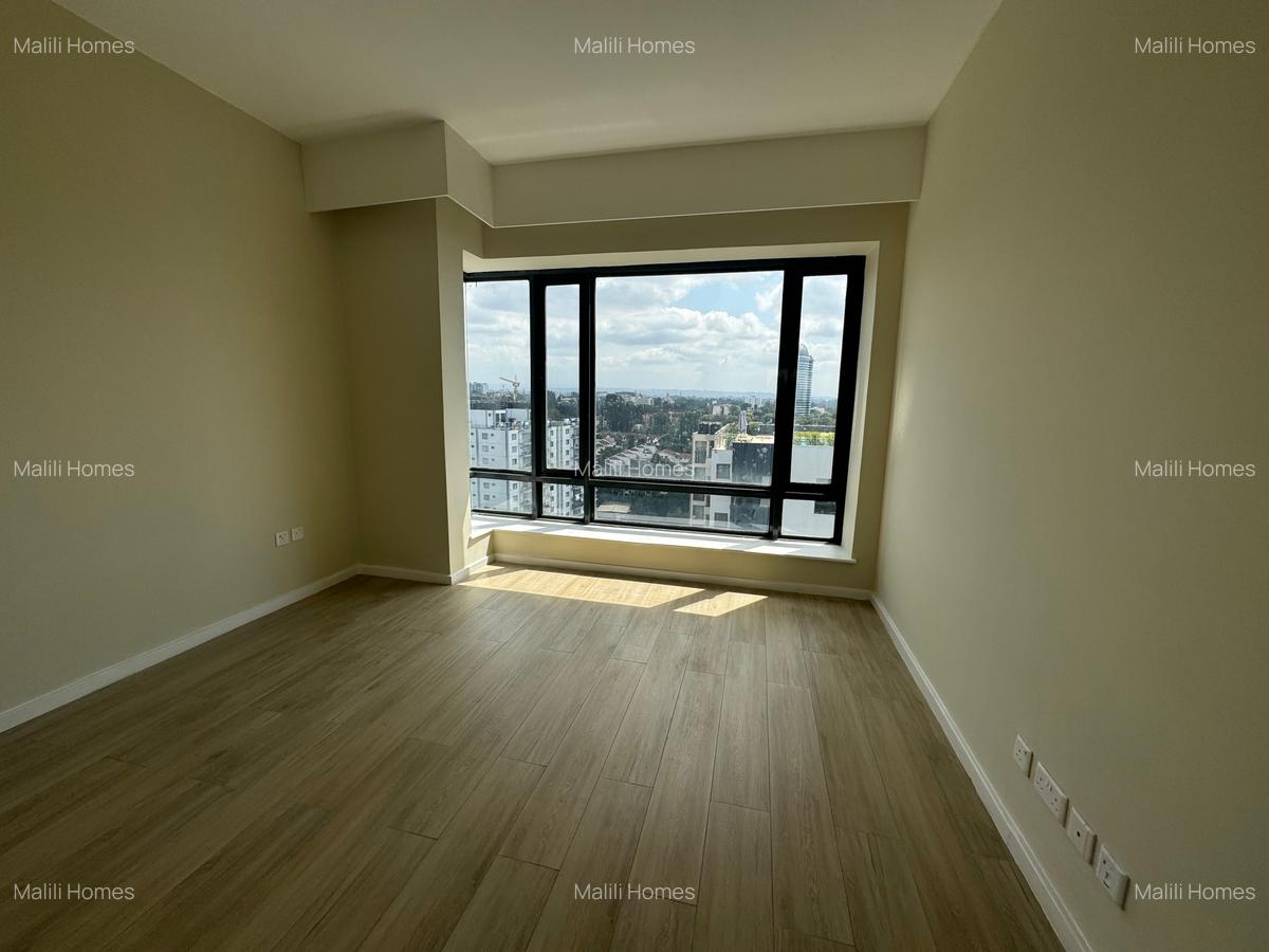 4 Bed Apartment in Riverside - 5