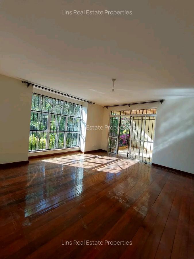 5 Bed Townhouse with En Suite in Brookside - 3