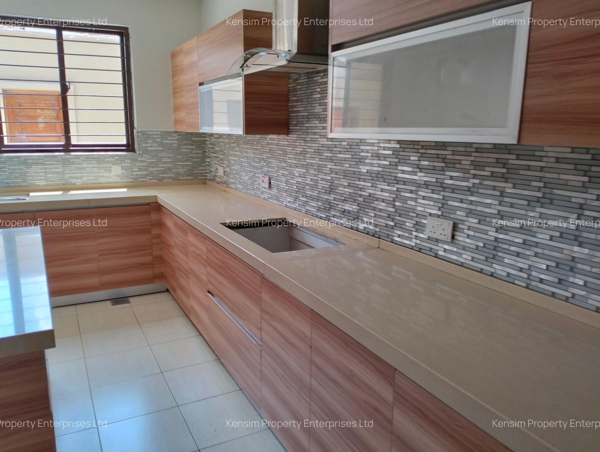 5 Bed Townhouse with En Suite in Lavington - 6