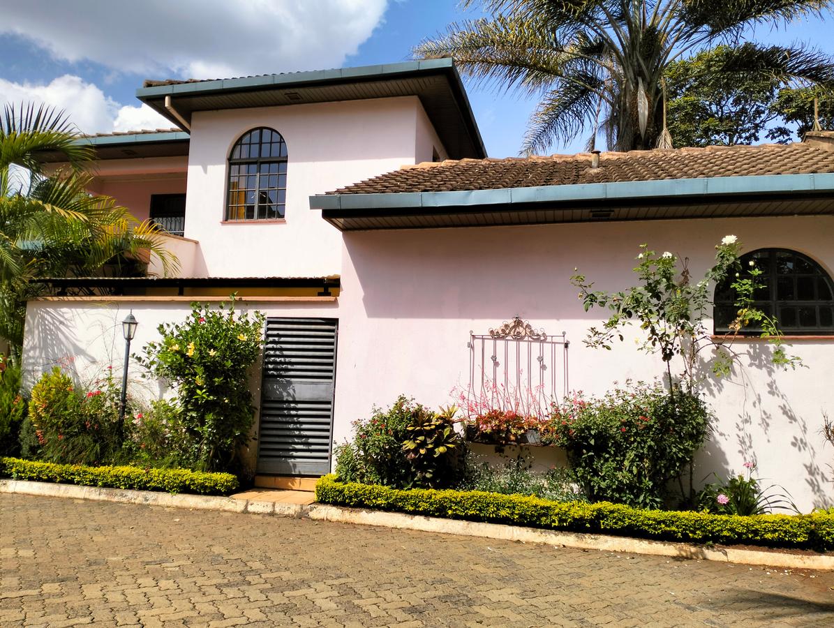 4 Bed Townhouse with En Suite in Lavington - 6