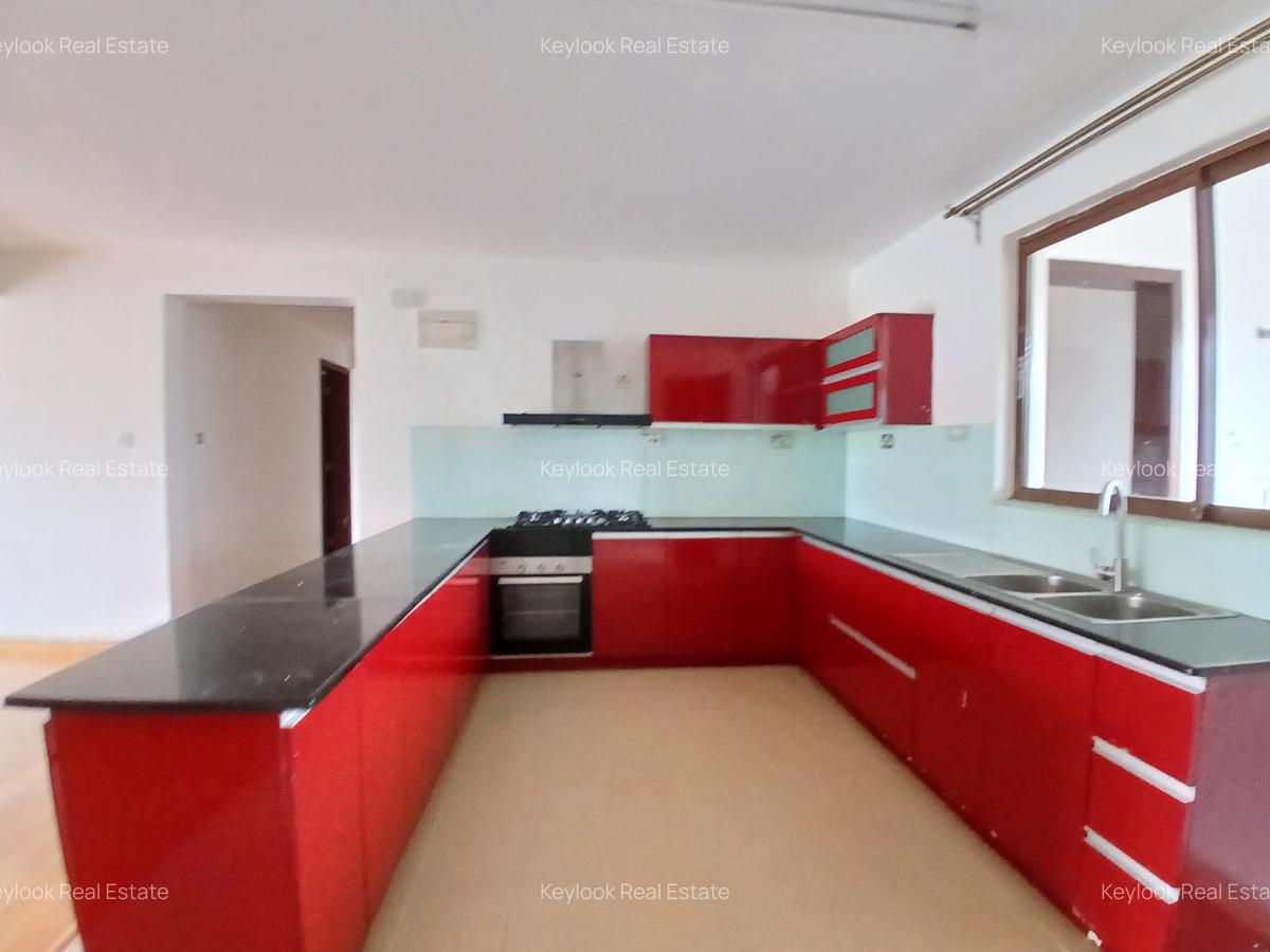 3 Bed Apartment with En Suite at Lavington - 5