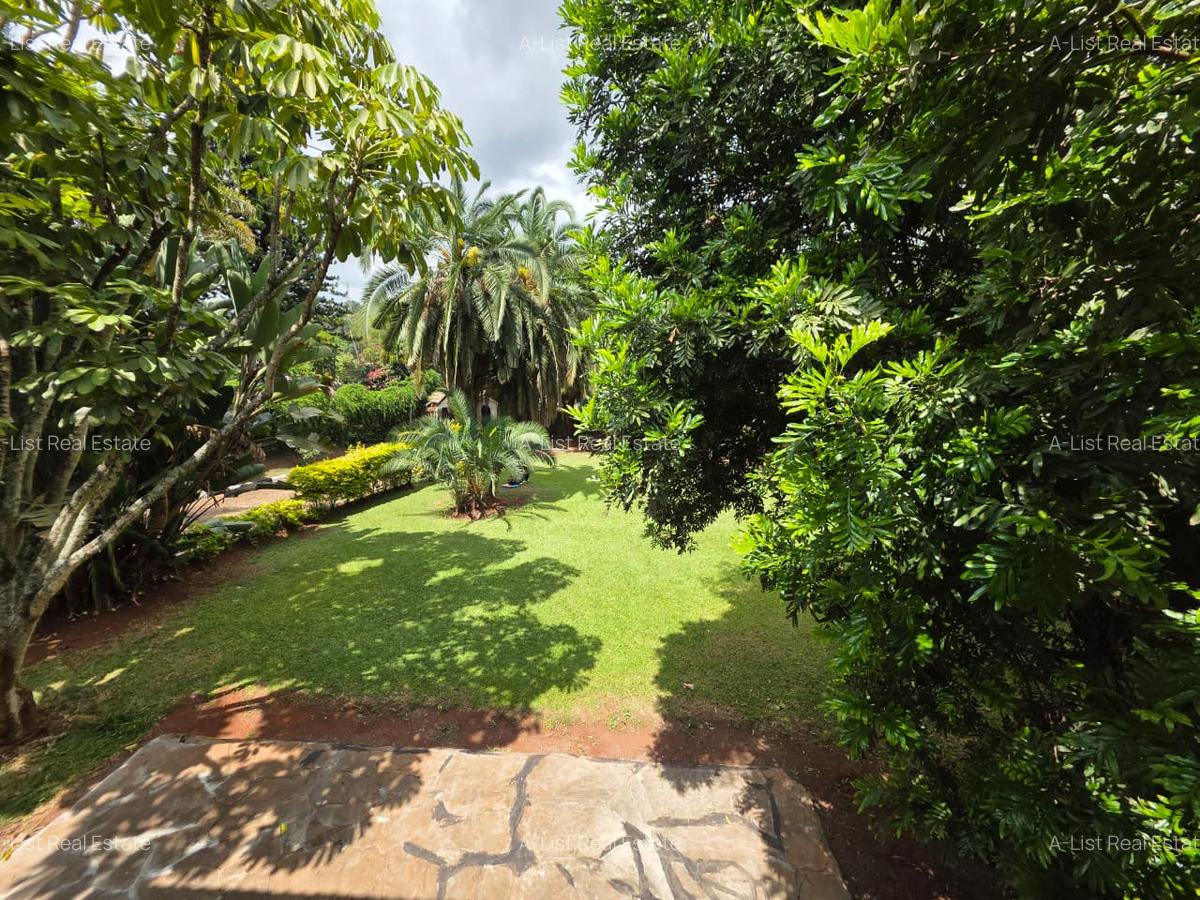 4 Bed House with En Suite at Hillview - 5